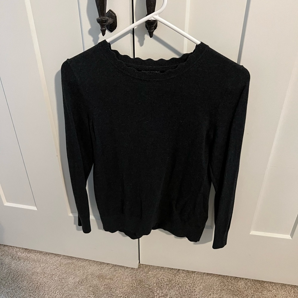 Women’s Banana Republic Sweater with scalloped neckline